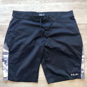 Huk Camo & Black Performance Fishing Swim Shorts Men's-Size 40
